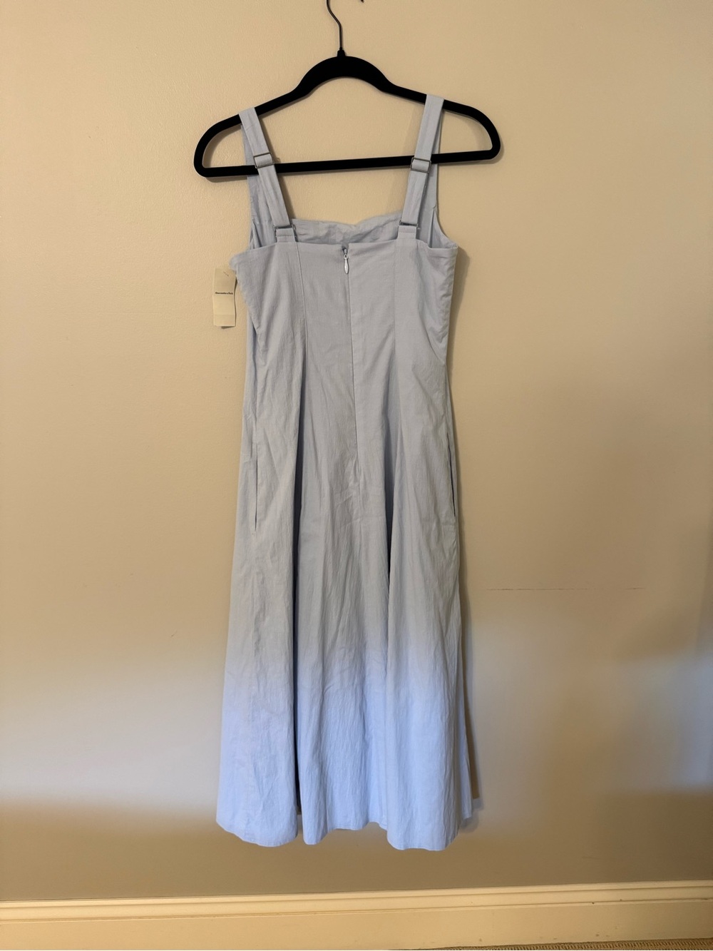 NWT. Abercrombie. Mila dress in light blue - Picture 4 of 5